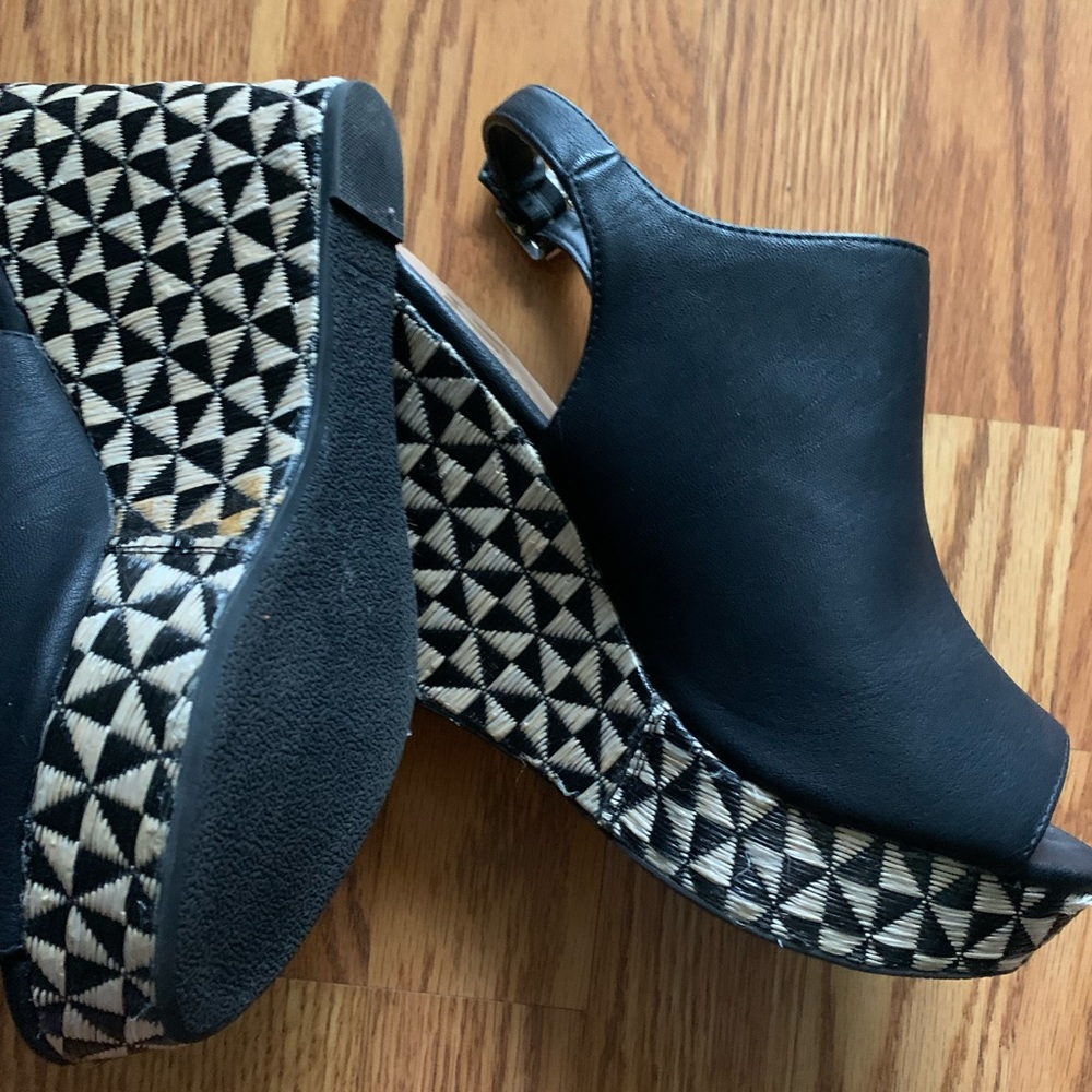 Size 9 wedge heel black shoe , very comfortable
